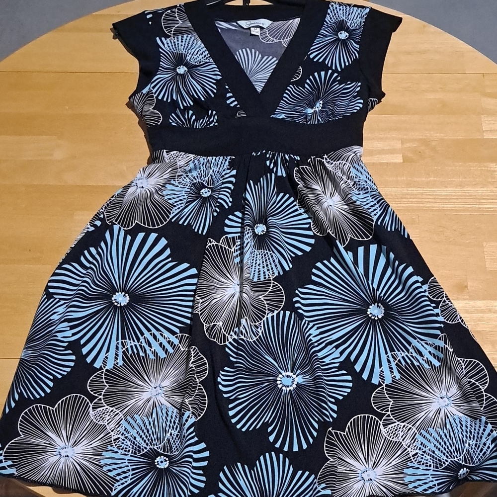 Elegant Black, Aqua, and White Women's Dress Size M